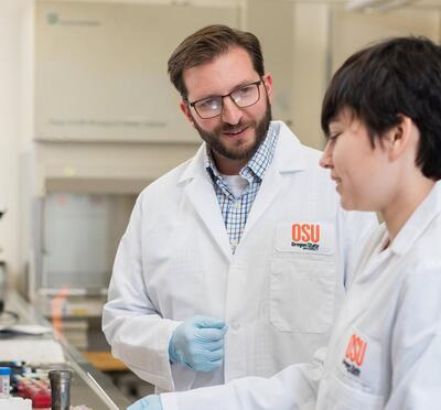 Dr. Tom Sharpton talking with a student in his laboratory